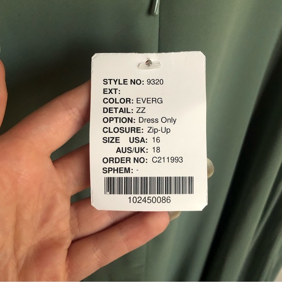 Sorella Vita size AU18 dusty green bridesmaids dress - Picture 7 of 7